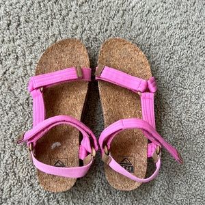 EUC pink reef Velcro sandals